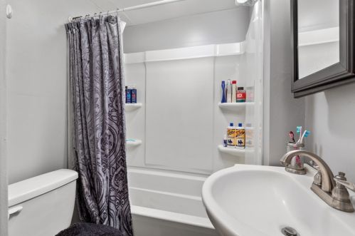 3829 Beechwood Blvd, Pittsburgh PA  15217-2613 exterior