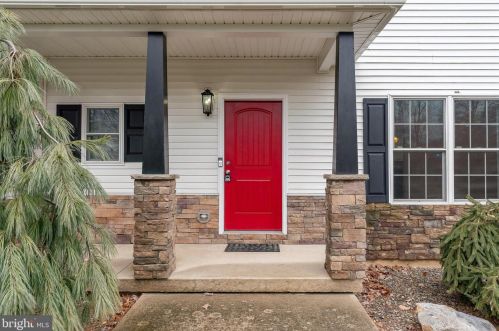 141 Woodcrest Blvd, Hazle Township, PA 18201-8089