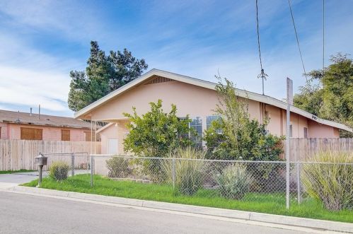 11021 Nebraska Ave, Riverside, CA 92505-2641