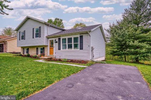 77 Gardenia Dr, Hanover, PA 17331-3457