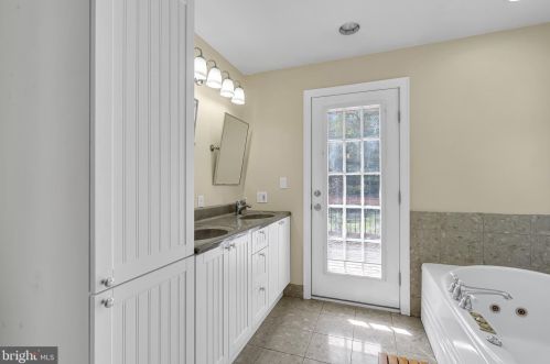 16 Bayberry Rd, Princeton NJ  08540-7417 exterior