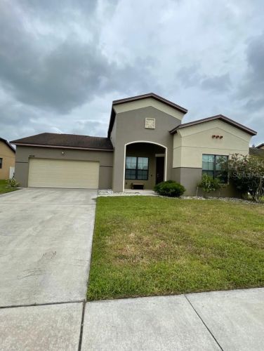 4592 Sandhurst St, Kissimmee, FL 34758-2855