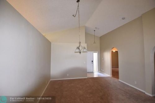 10484 Lexington Cir, Boynton Beach, FL 33436-4555