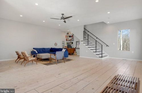 39744 Mount Gilead Rd, Leesburg VA 20175-6712 exterior