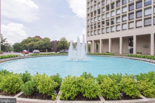 210 Locust St, Philadelphia PA  19106-3945 exterior