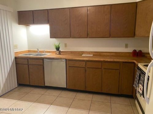 4988 15th Ave, Tucson, AZ 85704-2443