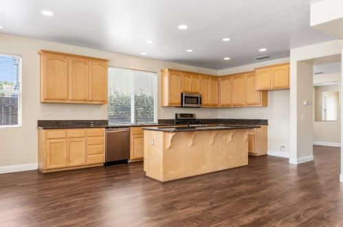 2228 Clock Tower Ct, Riverbank CA  95367-9427 exterior