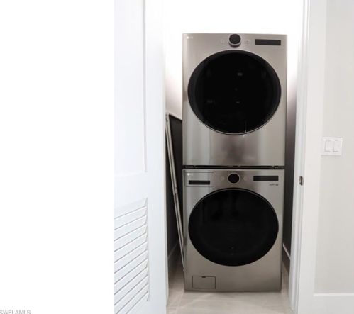 1395 Curlew Ave, Naples FL  34102-3483 exterior