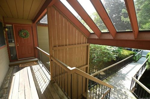 1210 Eagle Bay Dr, Crotonville NY  10562-2355 exterior