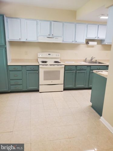 6431 Old Scotts Ct, Springfield VA  22152-2167 exterior