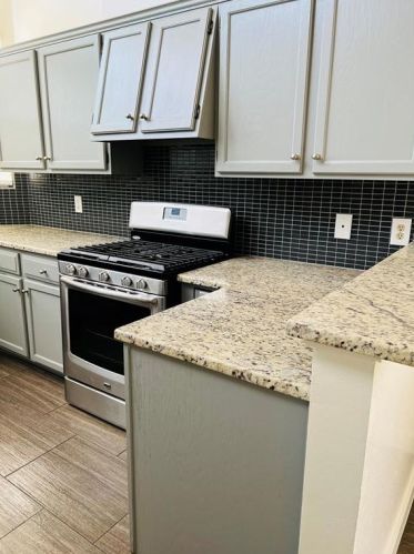 2102 Castle View Dr, Austin TX  78728-5437 exterior