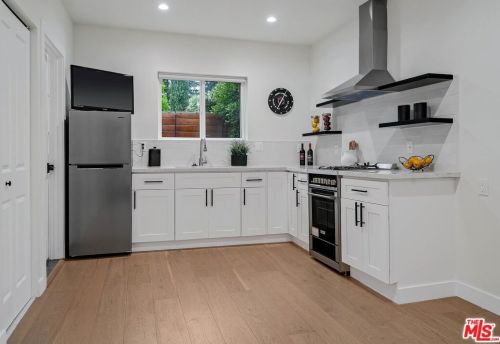 4709 Norwich Ave, Van Nuys CA  91403-2017 exterior