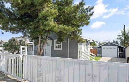 2436 Adriatic Ave, Long Beach CA 90810-3313 exterior