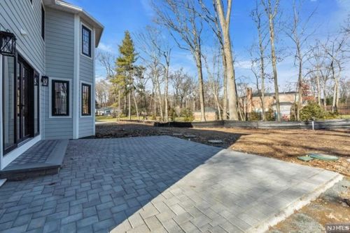 39 Pinehill Dr, Upper Saddle River NJ  07458-1927 exterior