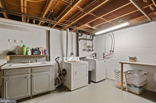 125 Dixie Dr, Red Lion PA  17356-1110 exterior