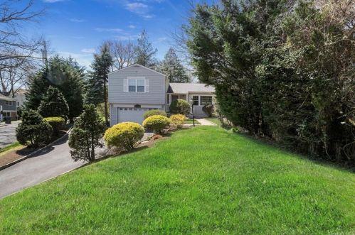 8 Berkeley Ln, Scarsdale, NY 10583-2404