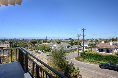 513 Dianthus St, Manhattan Beach CA  90266-6720 exterior