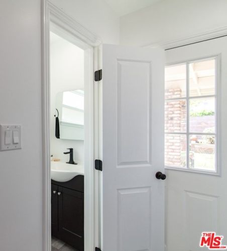 1710 Piru St, Compton CA  90222-1609 exterior