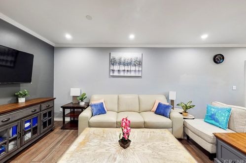 16931 Hart St, Van Nuys CA 91406-4507 exterior