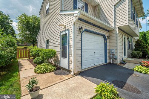 492 Catherine Dr, Parkesburg, PA 19365-1179