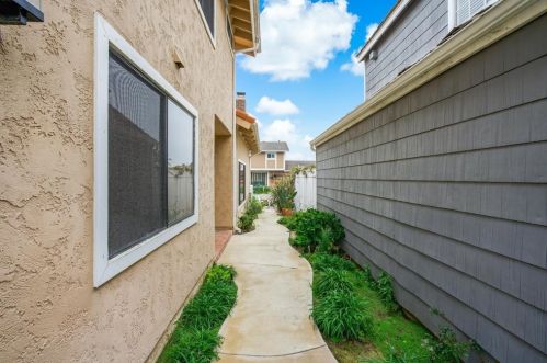 3960 Hemlock St, Oxnard, CA 93035-2933