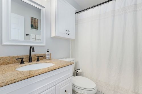 28144 Robin Ave, Santa Clarita CA  91350-2051 exterior