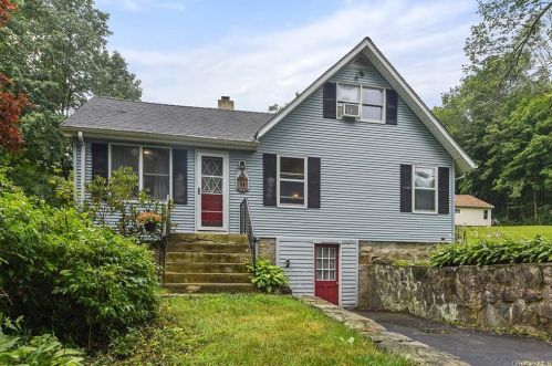 47 Lake Kitchawan Dr, Lewisboro, NY 10590-2731