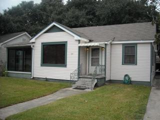 517 Hanson Pl, Kenner, LA 70062-7128