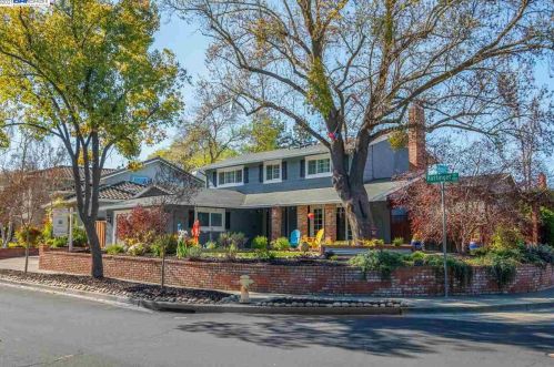 911 Kottinger Dr, Pleasanton, CA 94566-7243
