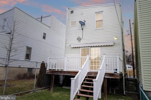 113 Market St, Port Carbon, PA 17965-1317