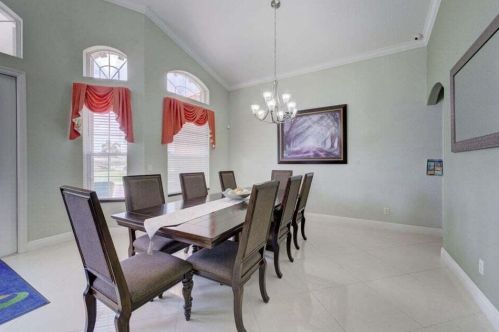 160 Saratoga Ave, Fort Pierce FL  34953-5974 exterior