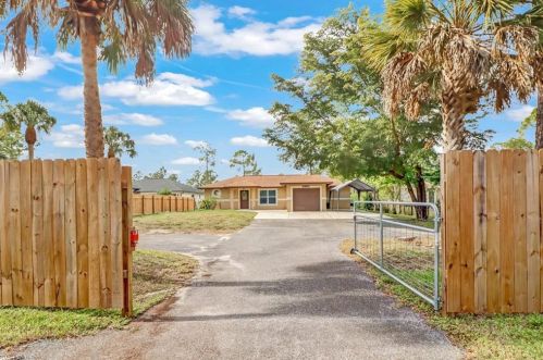 831 Everglades Blvd, Naples, FL 34117-4534