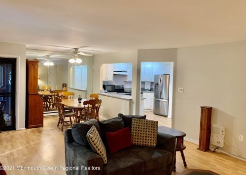 121 Lexington Ct, Tinton Falls, NJ 07701-5487