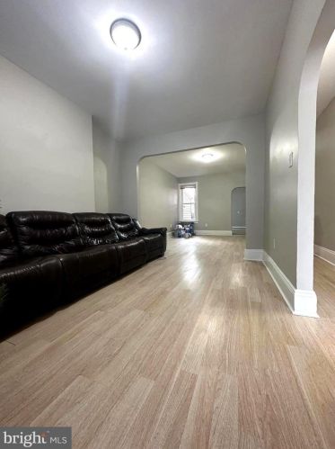 623 Lamberton St, Trenton, NJ 08611-2911