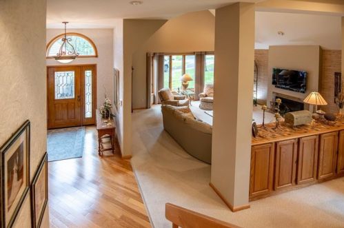 1871 Mary Jude Ct, Hermitage, PA 16148-3132