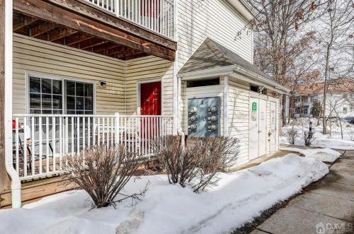 62 Frst Dr, Piscataway NJ 08854-2276 exterior