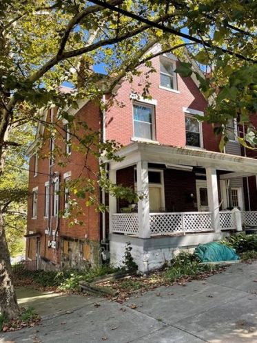301 Caldwell Ave, Wall, PA 15148-1107