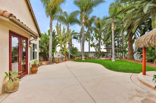 1456 Sapphire Dr, Carlsbad CA 92011-1200 exterior