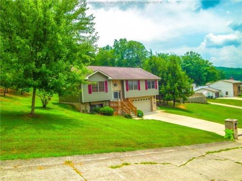 13 Upper Pinch Ests, Elkview, WV 25071-9546