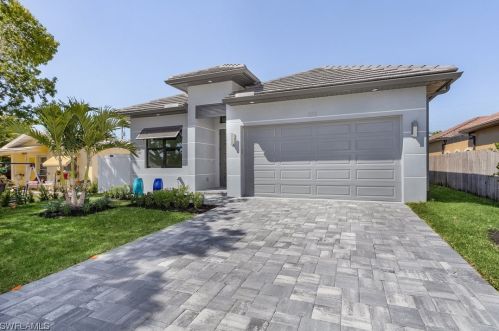 555 103rd Ave, Naples FL  34108-3218 exterior