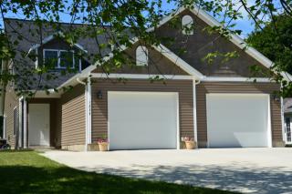 1234 Meadowbrook Blvd, Cuyahoga Falls OH  44224-1243 exterior