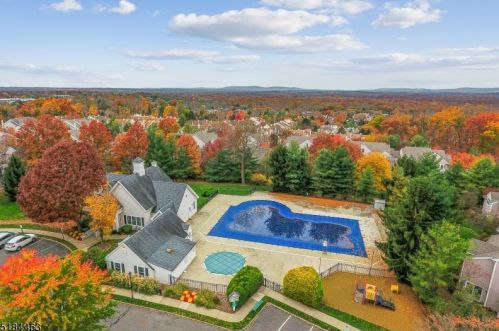 8 Four Oaks Rd, Bedminster NJ  07921-2054 exterior