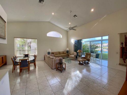 8833 Shoal Creek Ln, Boynton Beach, FL 33472-2506