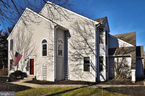 12 Sweetwater Cir, Prospectville, PA 19002-2036