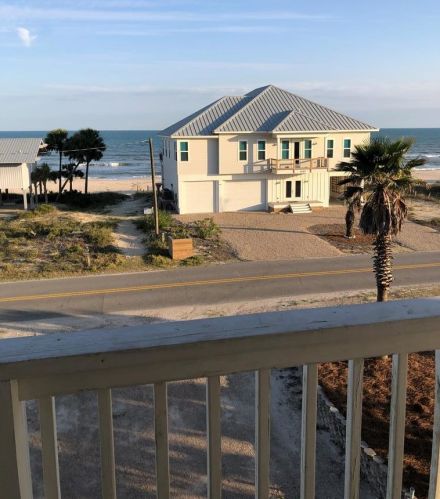 1041 Gorrie Dr, Saint George Island, FL 32328-3008