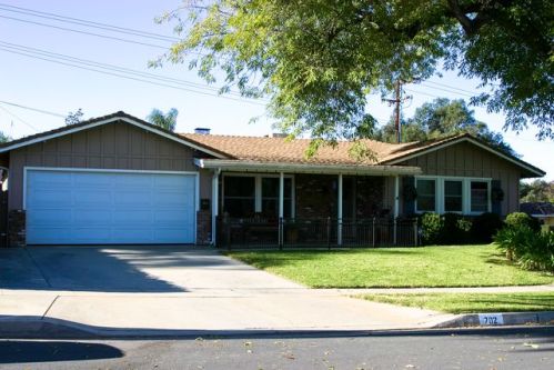 702 Nottingham Dr, Redlands CA  92373-5769 exterior