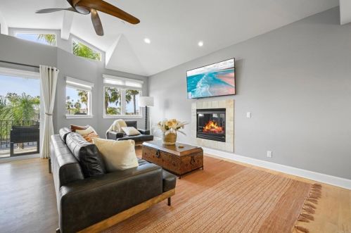 145 3rd St, Encinitas CA  92024-3208 exterior