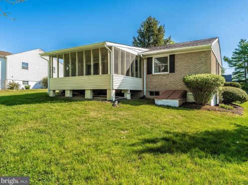 524 Brooke St, Charles Town WV  25414-1106 exterior