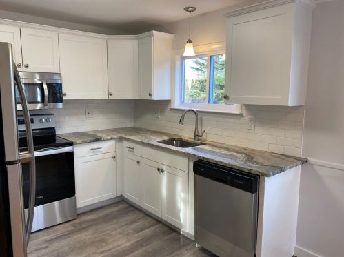 13 Casey Dr, Middletown RI  02842-6224 exterior