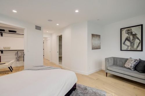 16627 Gilmore St, Van Nuys CA  91406-5610 exterior